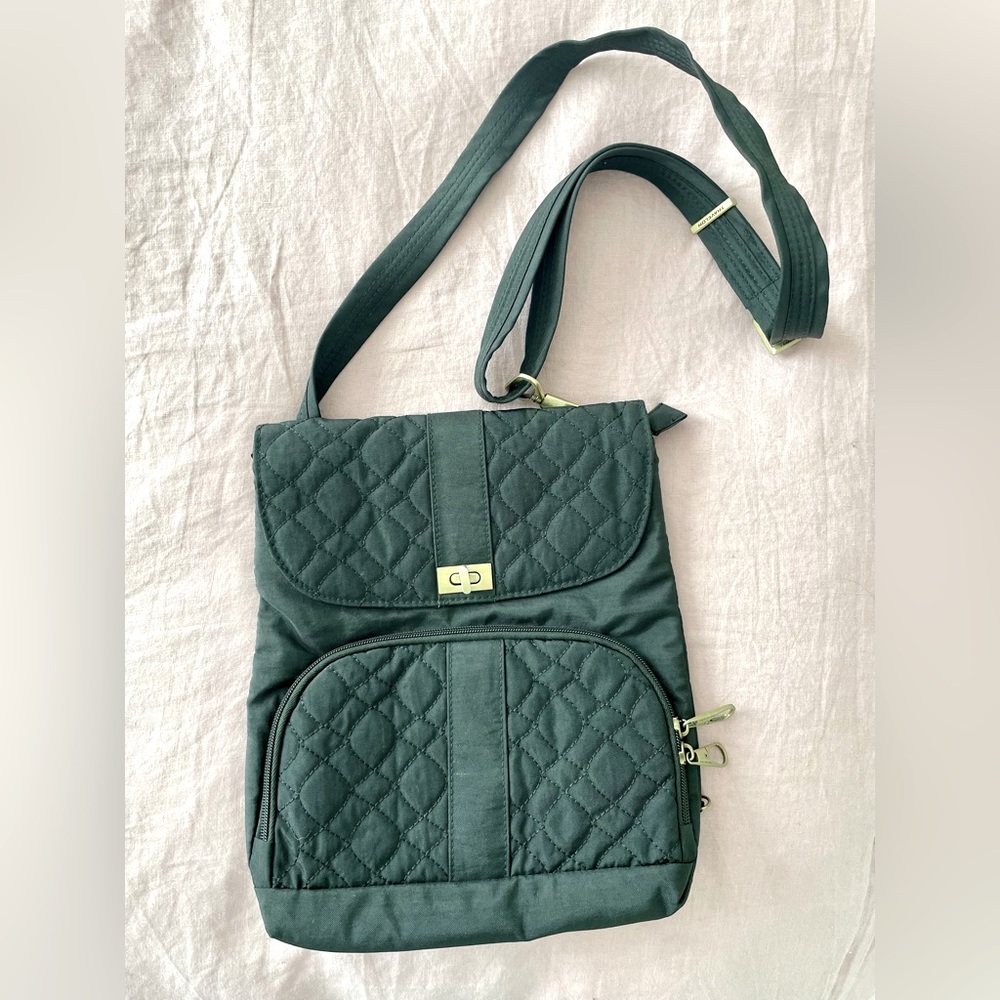 Travelon Anti-theft quilted black messenger bag